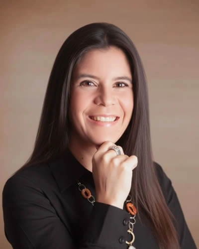 Erika Contreras, equipo de oficina de Santana Sales Group