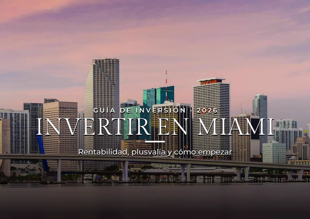 Skyline de Downtown Miami al atardecer — invertir en bienes raíces en Miami