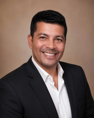 Mario Pirela, equipo de oficina de Santana Sales Group